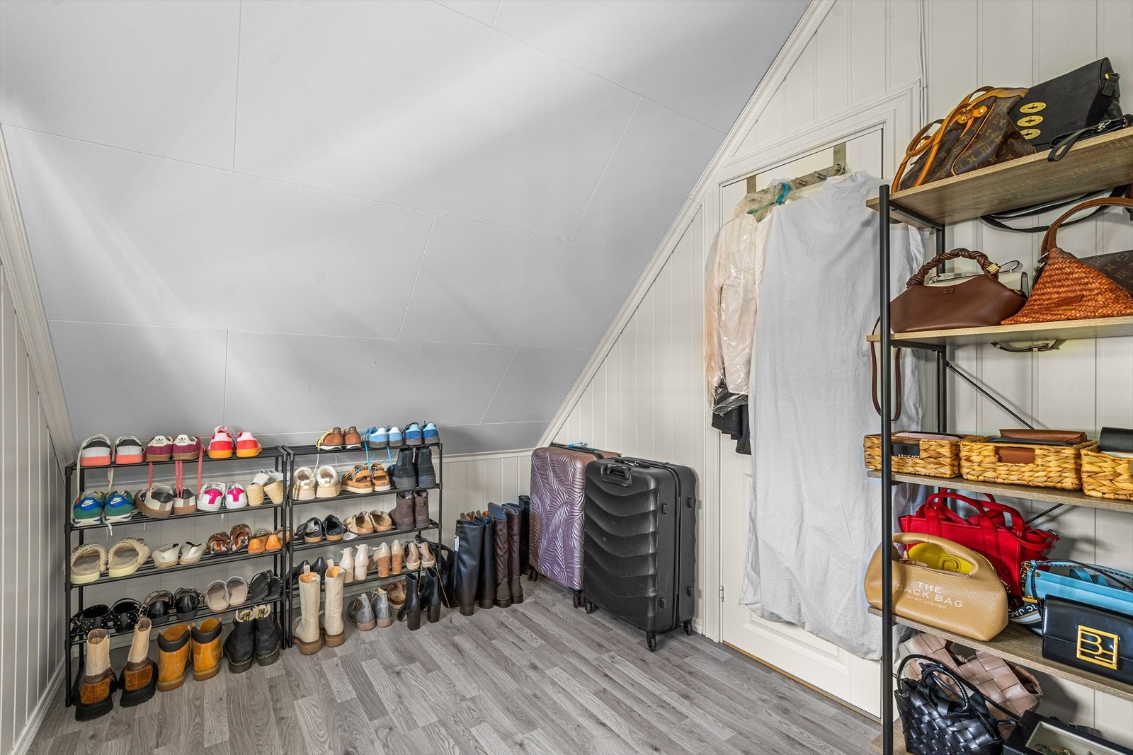 Sov/garderobe loft Galleribilde