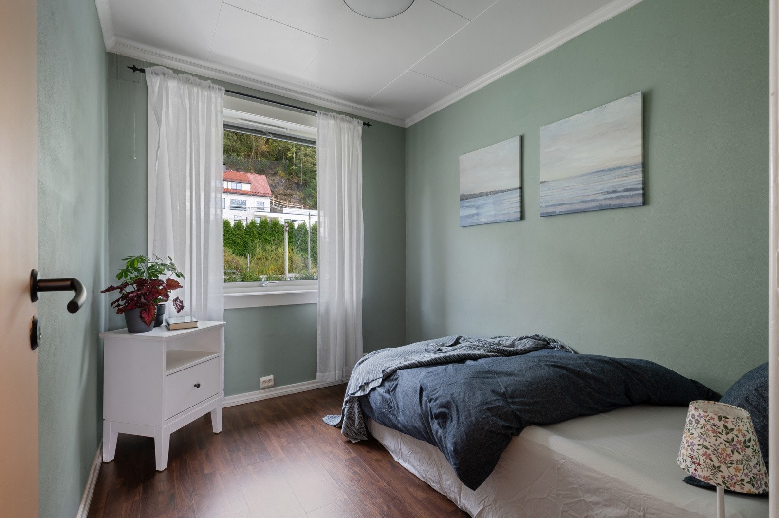 Soverom nummer 2 er også av fin størrelse Galleribilde