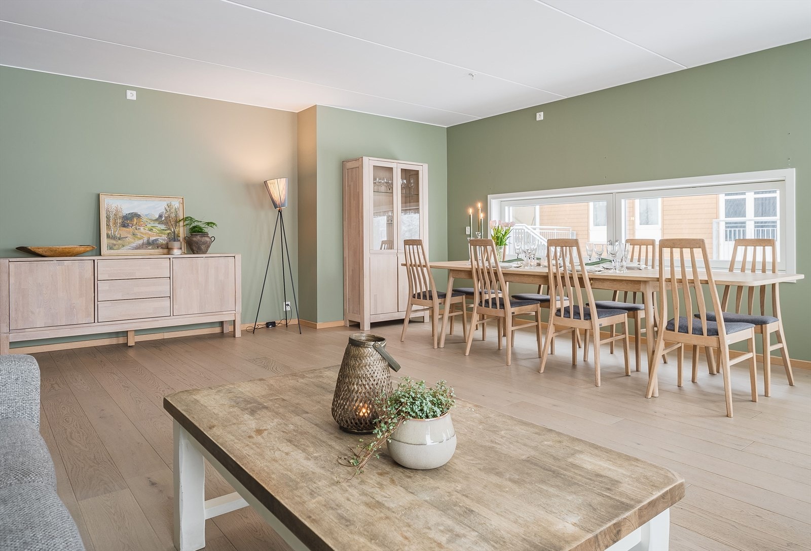 Leiligheten holdes god og varm på vinterstid med vannbåren gulvvarme tilknyttet fjernvarme, som er inkludert i felleskostnadene. Galleribilde