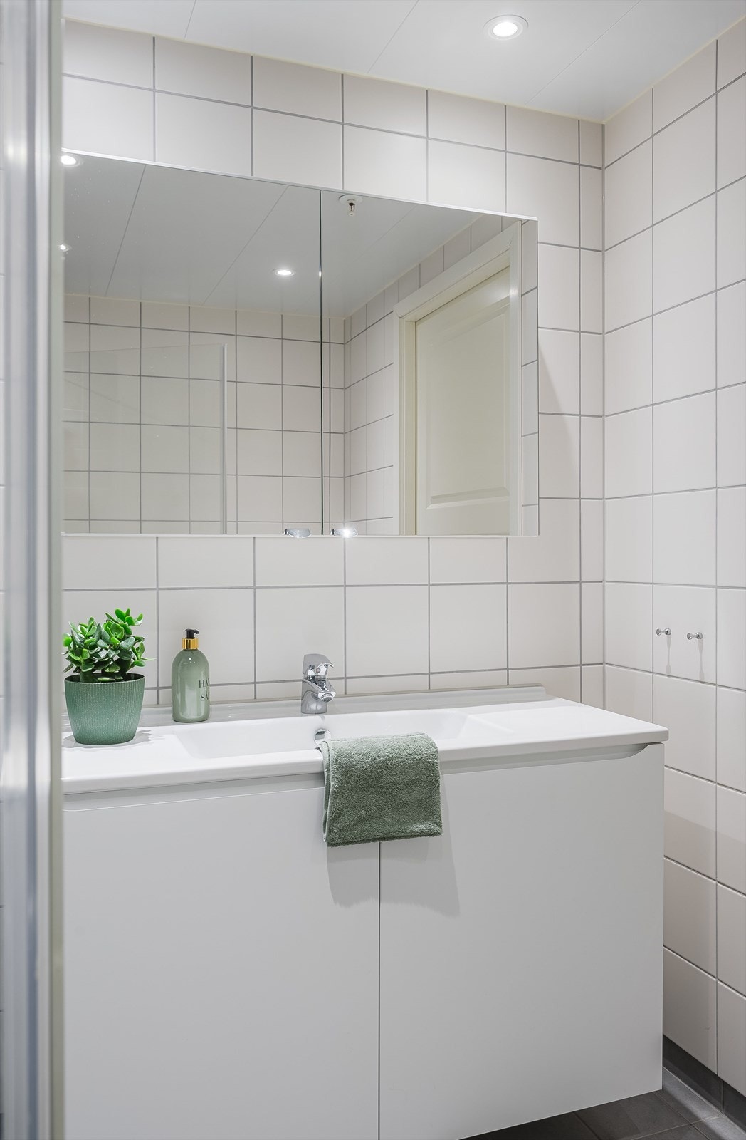 Badet varmes opp med vannbåren gulvvarme. Galleribilde