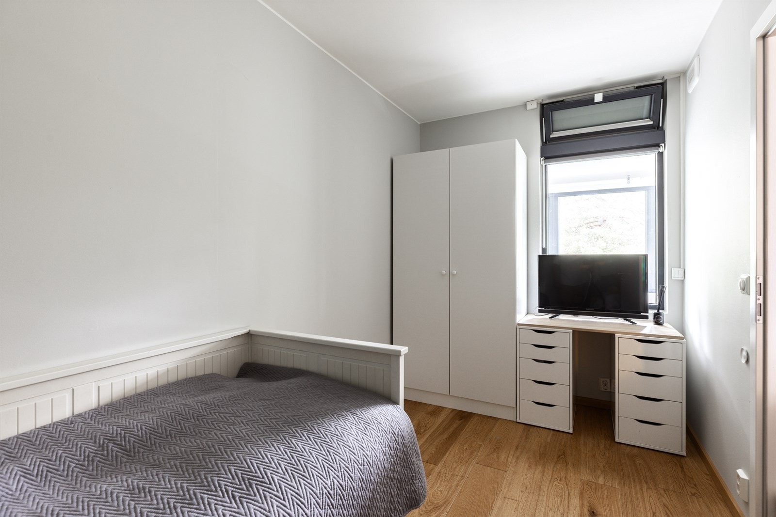 Soverom 3 er også av fin størrelse med god plass til øvrig møblement Galleribilde