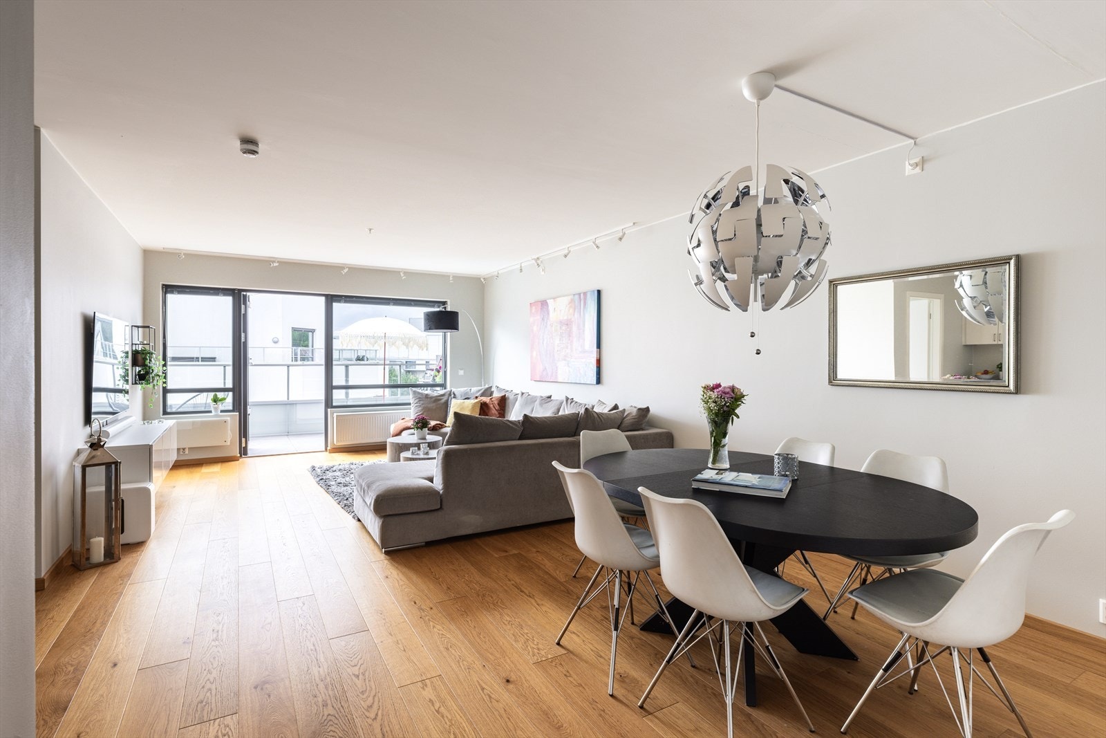 Flott enstavs eikeparkett av høy kvalitet Galleribilde