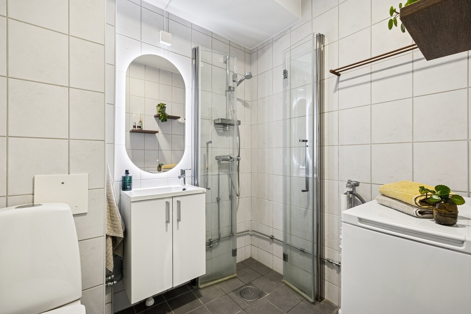 Badet ble renovert i regi av borettslaget i 2005/2006, og har flislagte overflater med behagelig gulvvarme. Varmekablene i gulvet ble skiftet i 2021. Galleribilde