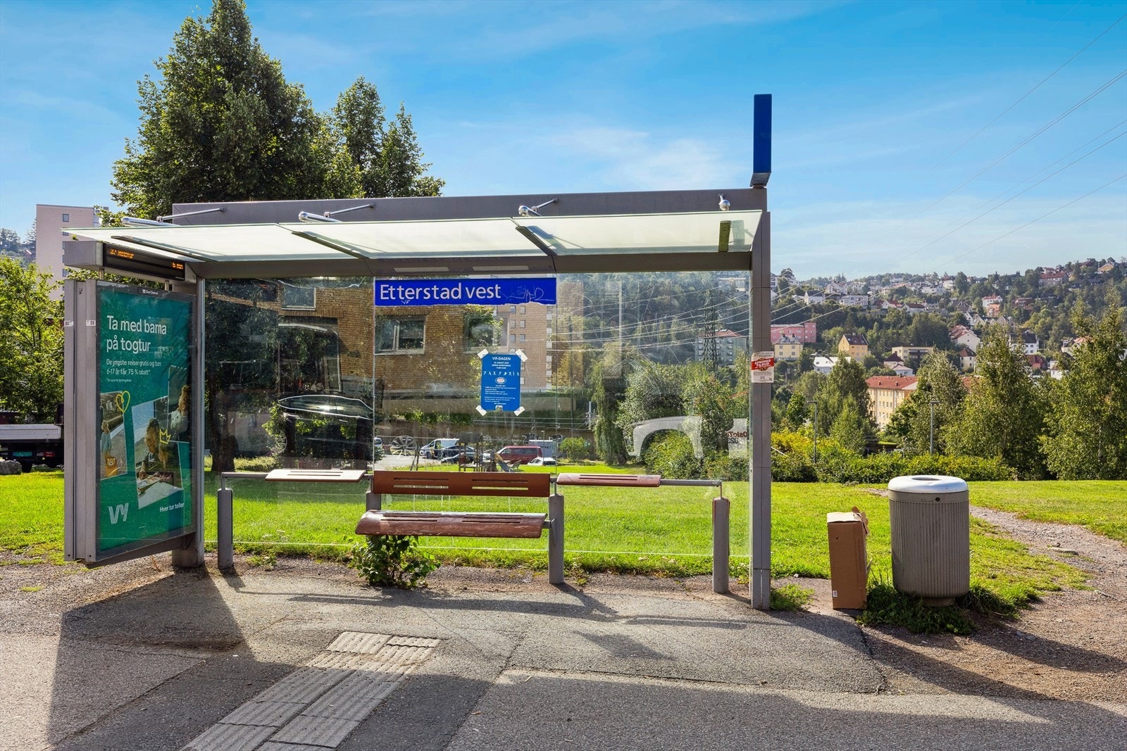 Kollektivtilbudet i området består av buss, T-bane og flybuss. Galleribilde