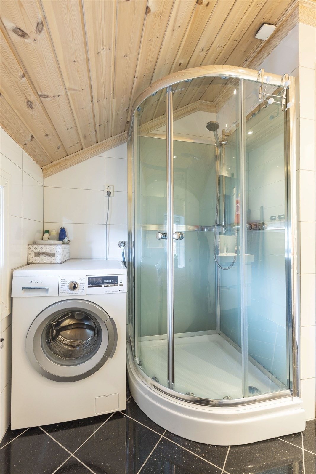 Bad 2. etg har opplegg til vaskemaskin Galleribilde