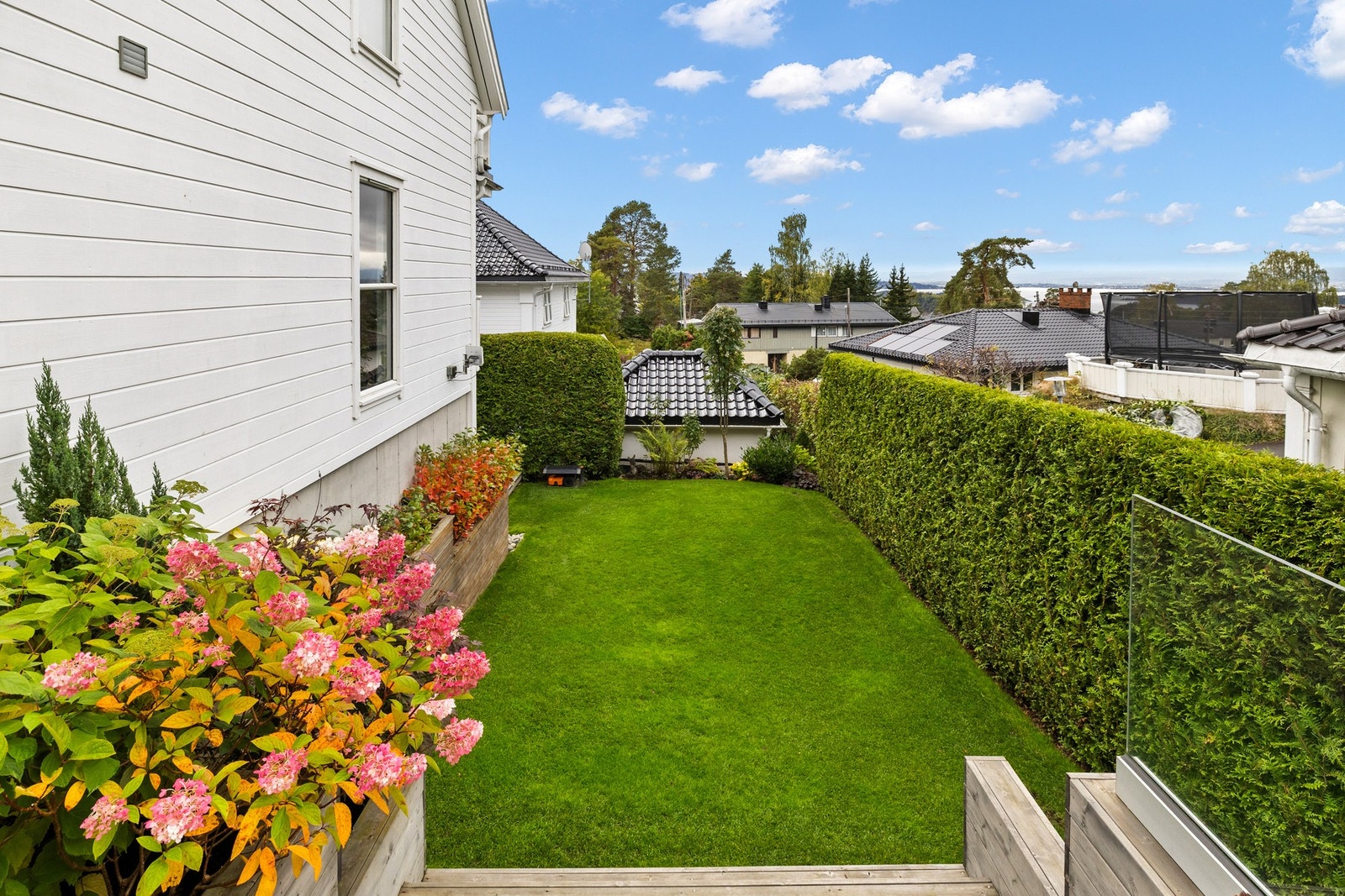 Idyllisk uteområde med gode solforhold og utsikt. Galleribilde