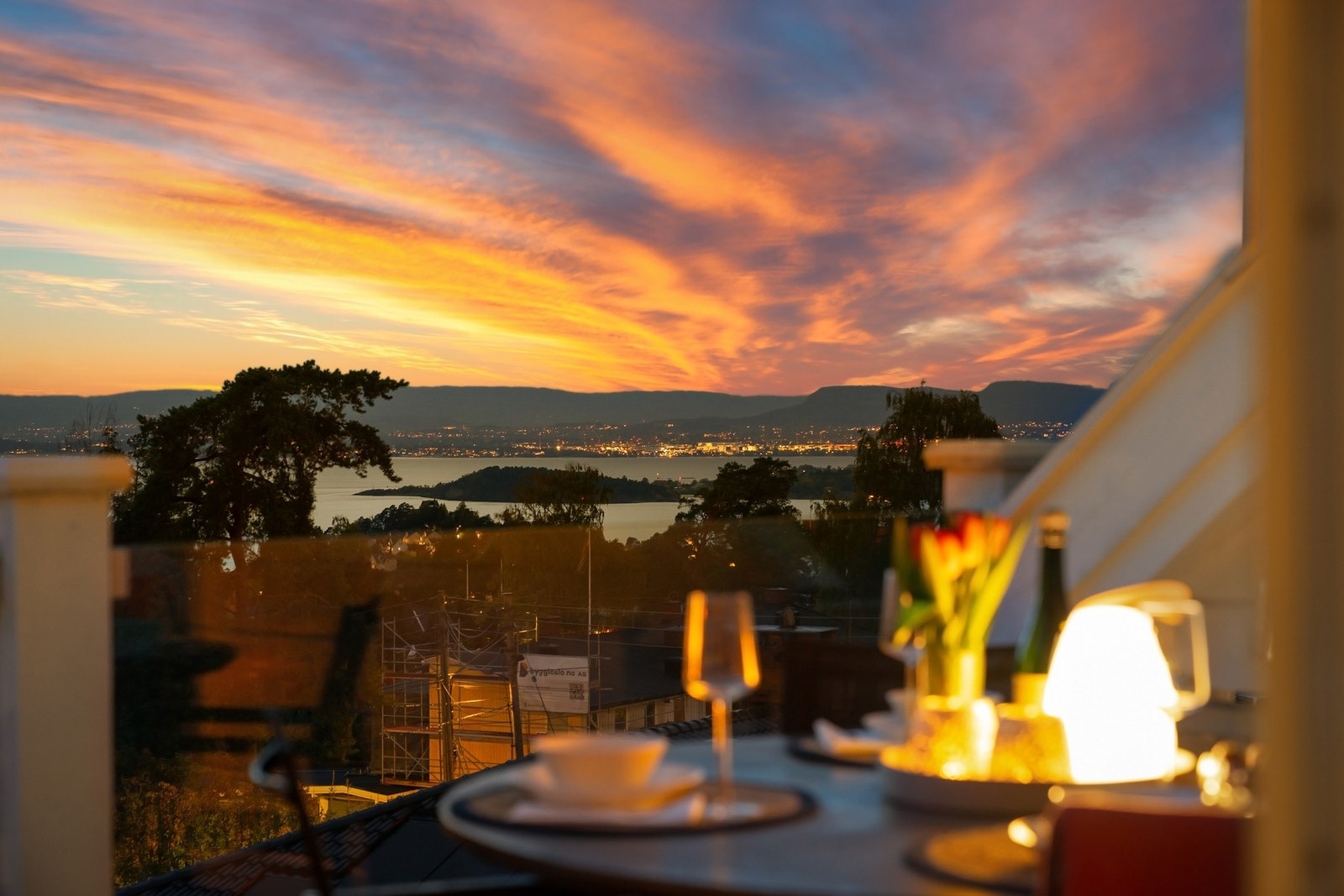 Fantastiske sol- og utsiktsforhold fra privat takterrasse. Galleribilde