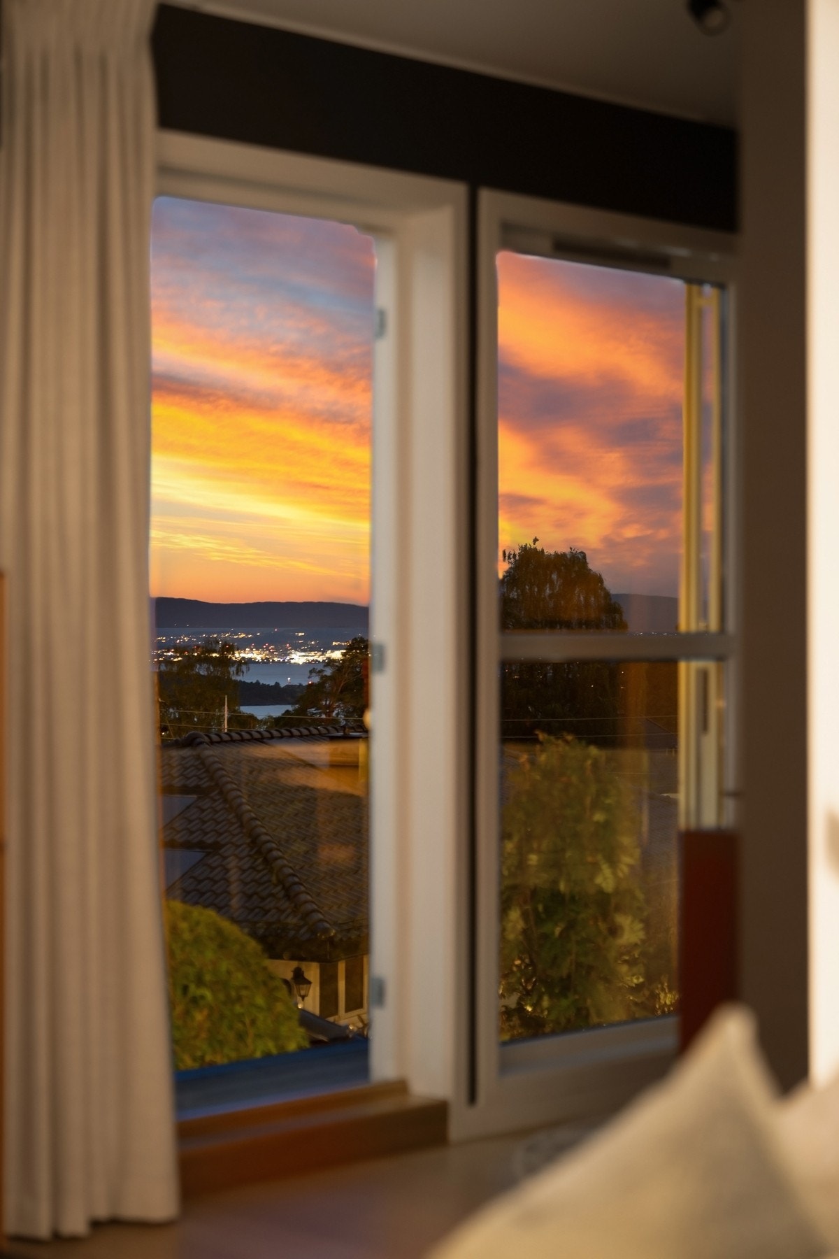 Solnedgang over Fornebulandet Galleribilde