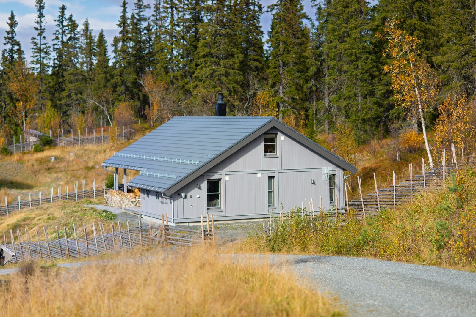 Hytta ble bygd i 2019, og fremstår med god standard og planløsning. Galleribilde