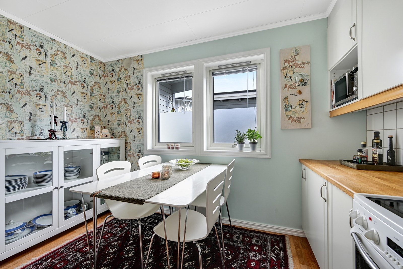 God plass til et hyggelig frokostbord Galleribilde