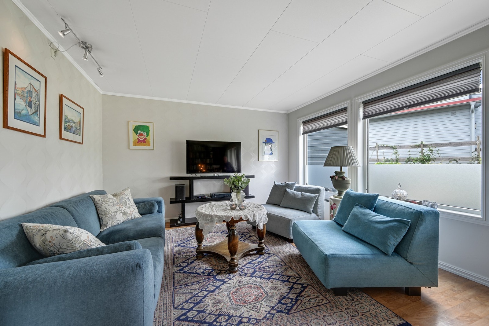 Dette er et hyggelig tv-hjørne med avslappende atmosfære. Galleribilde