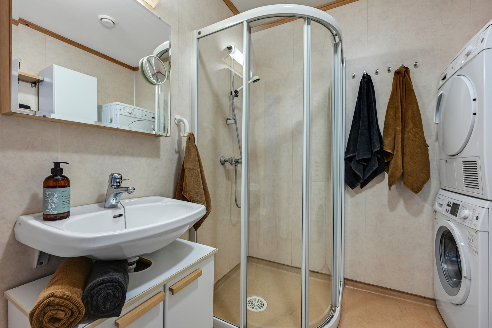 God plass til vaskemaskin & tørketrommel Galleribilde