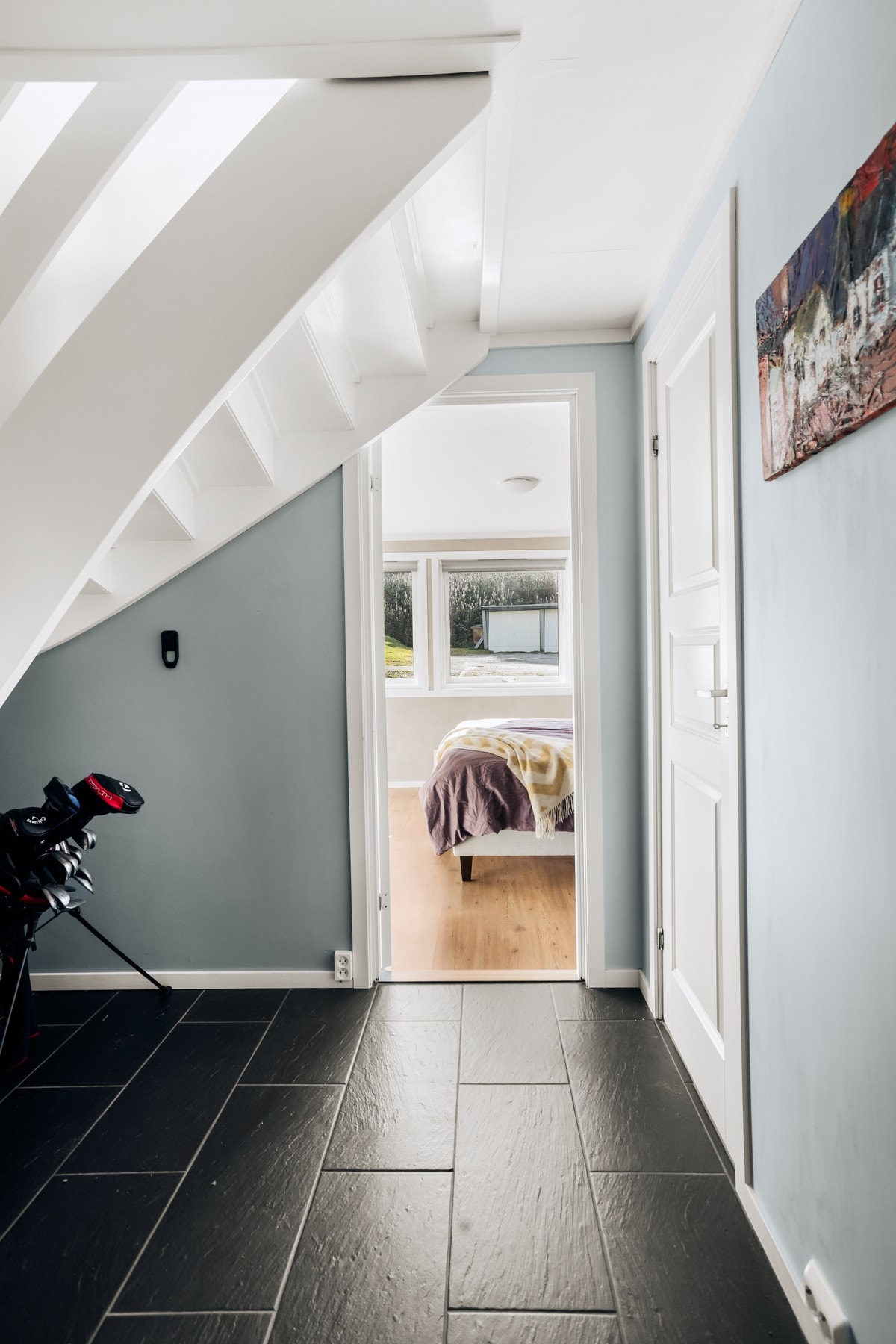 Romslig plass i trappeoppgangen. Galleribilde