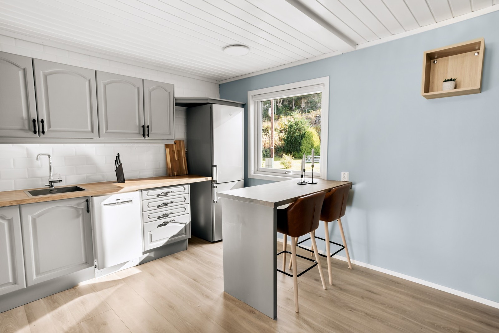 Boligen fremstår delvis moderne og er klar for innflytning. Galleribilde