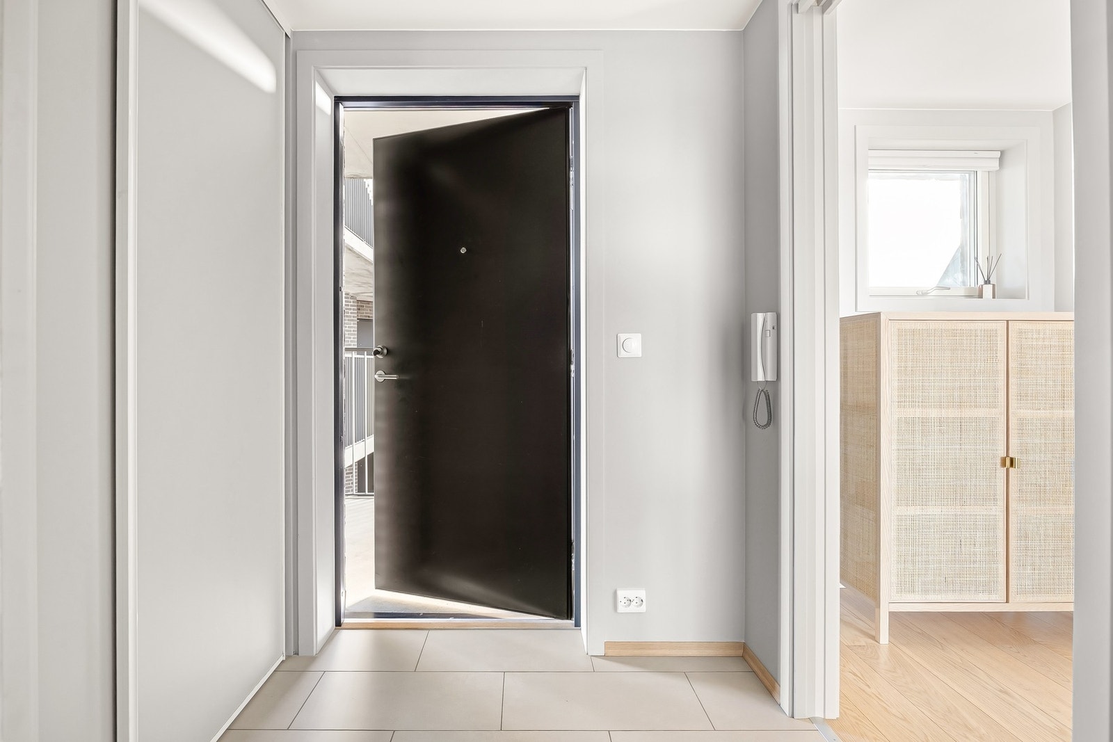 Plass for klesoppheng og oppbevaring av sko. Galleribilde