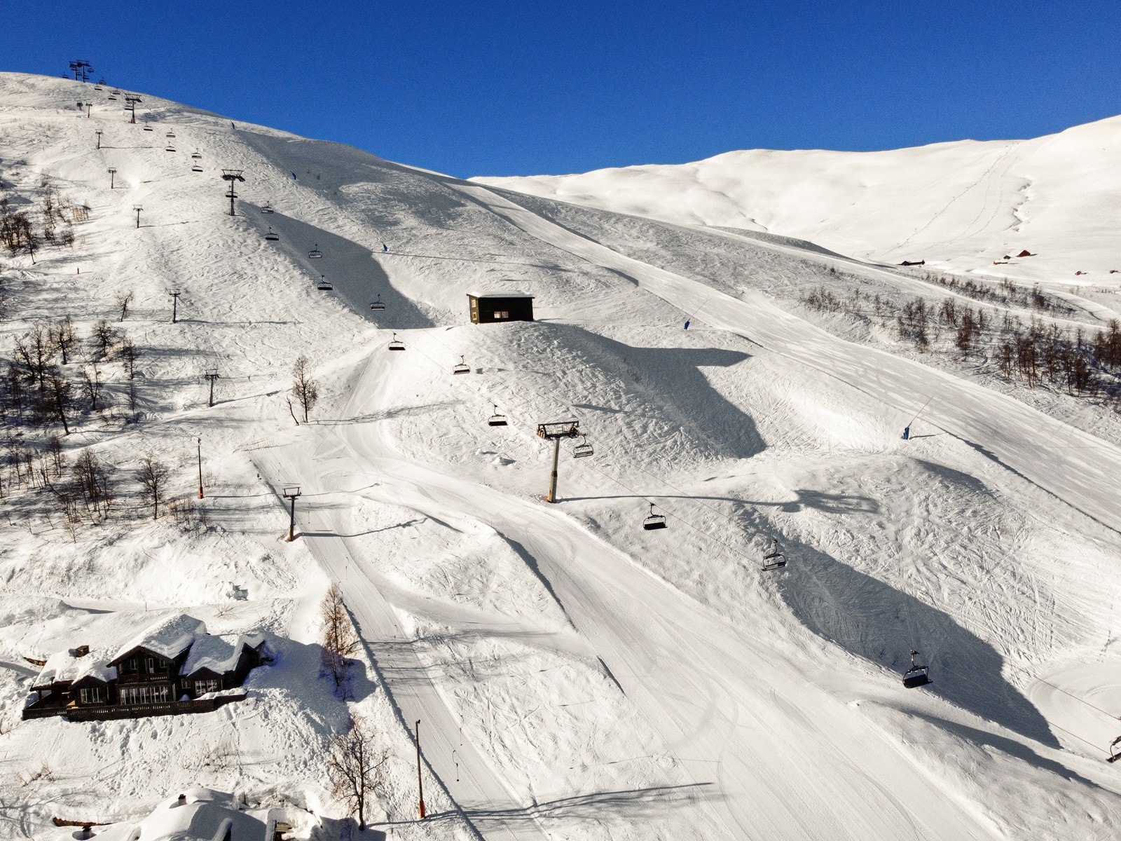 Alpinanlegget i Myrkdalen er et skieldorado for store og små. Galleribilde