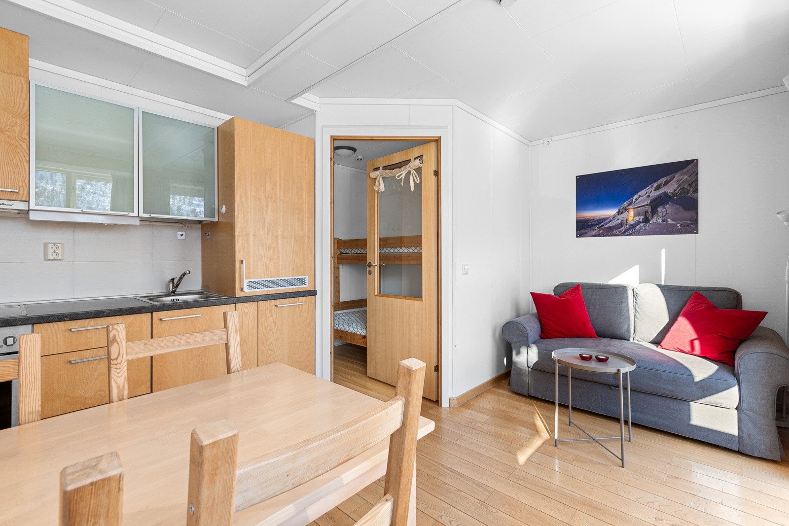 Åpen kjøkkenløsning i stue. Galleribilde