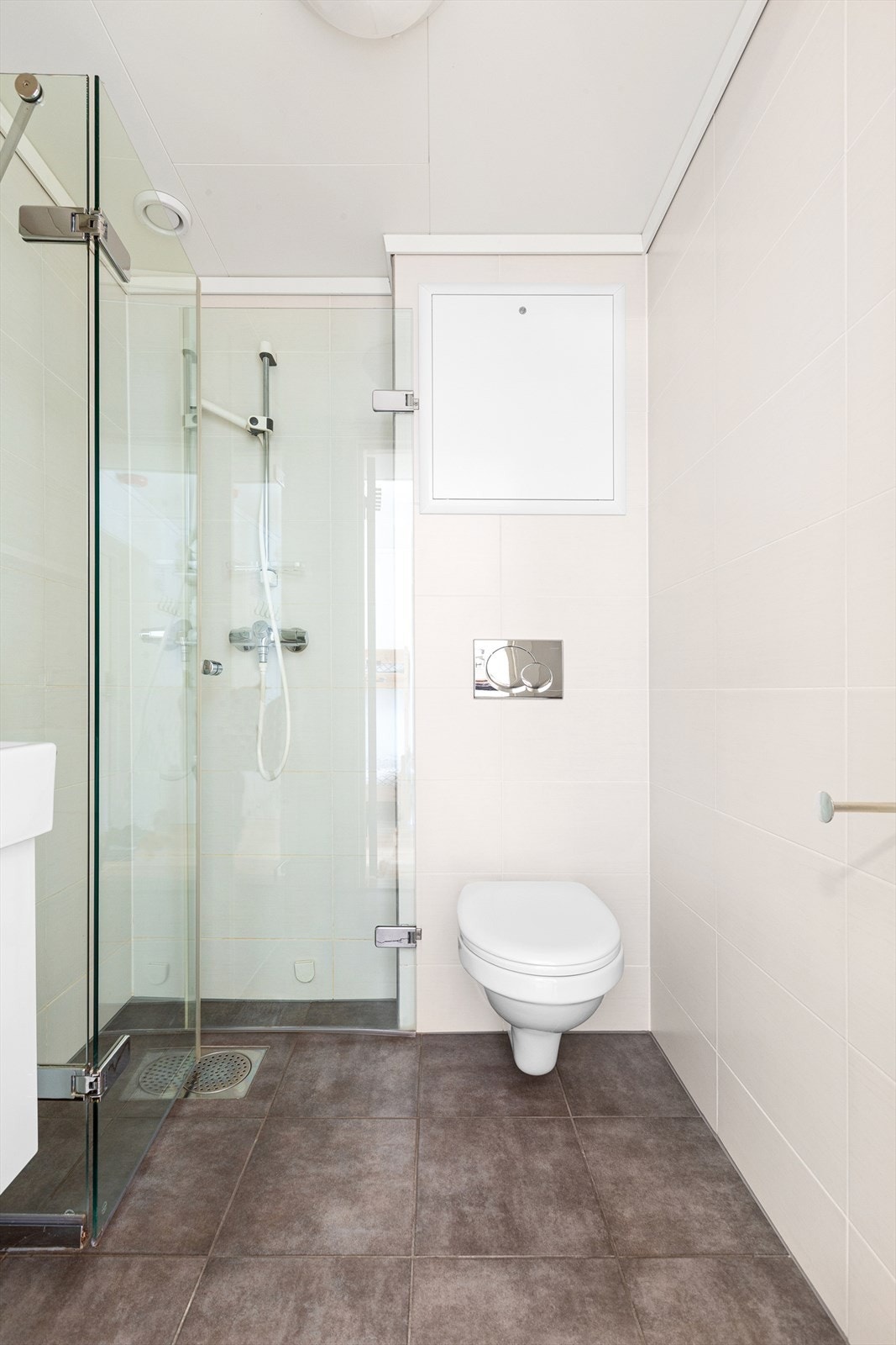 Pent bad med nødvendig utstyr. Galleribilde