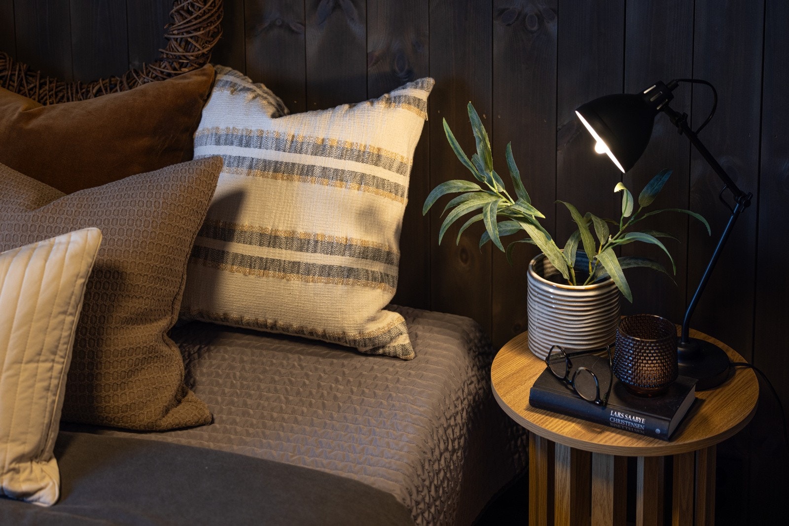 Alle soverommene er utformet for å gi en behagelig og avslappende atmosfære Galleribilde