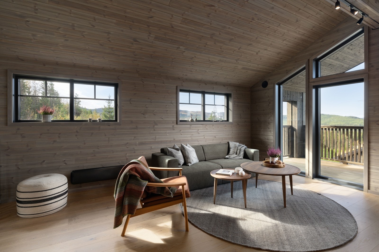 Stor stue med god plass til en sofagruppe. Galleribilde