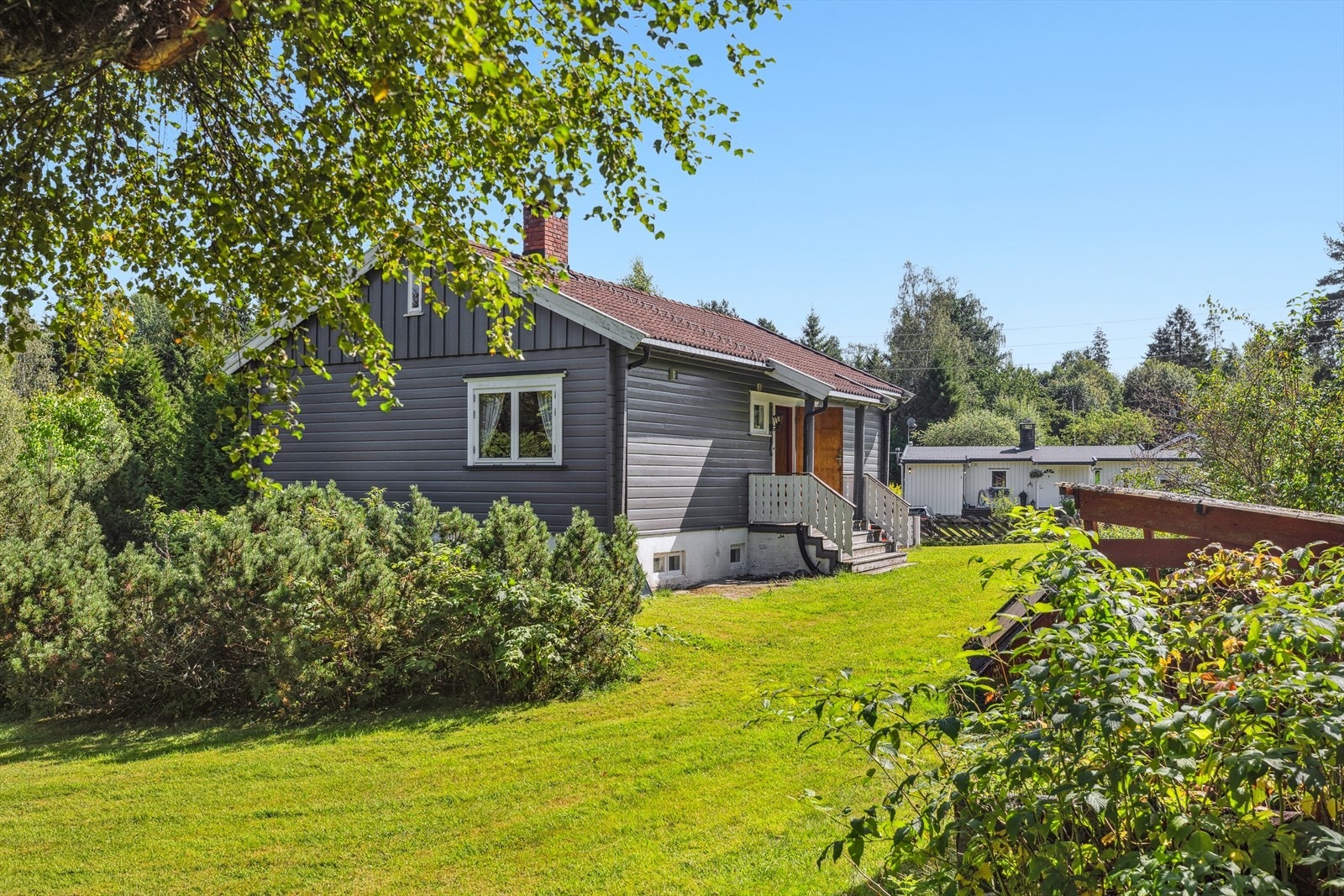 Hagen er perfekt for lek. God plass til det meste en skulle ønske av aktiviteter. Galleribilde