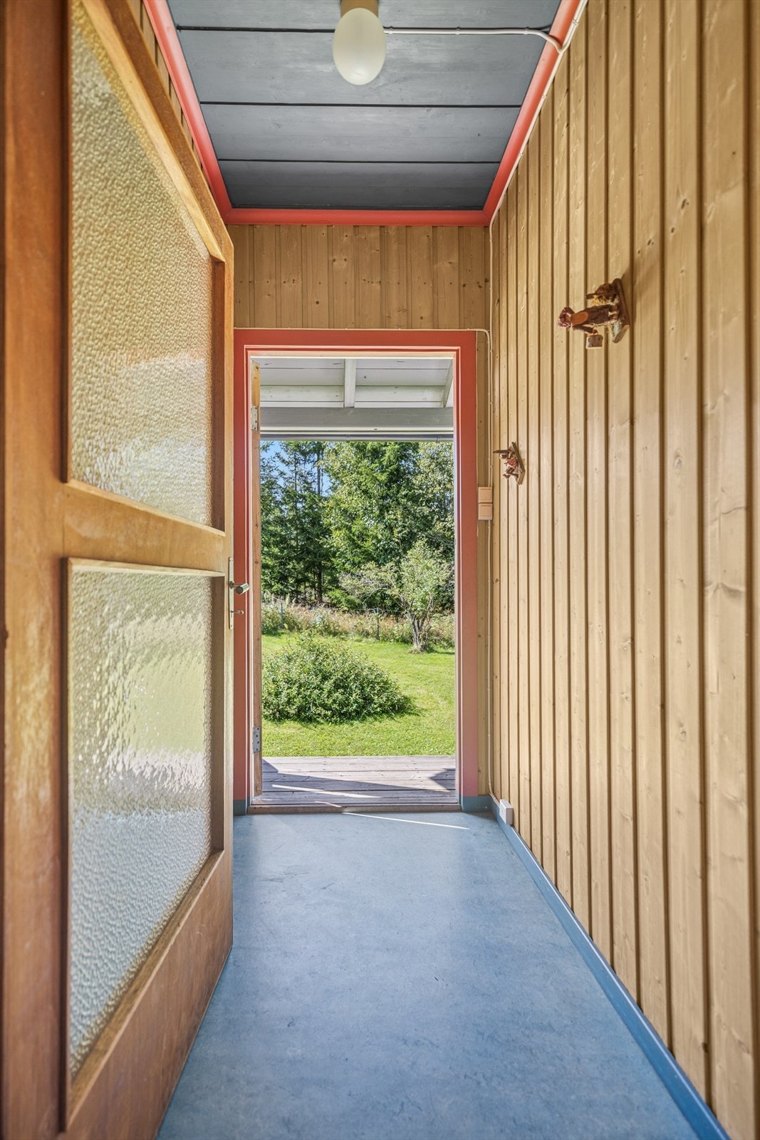 Trivelig entré, god plass til å henge fra seg ytterklær. Galleribilde