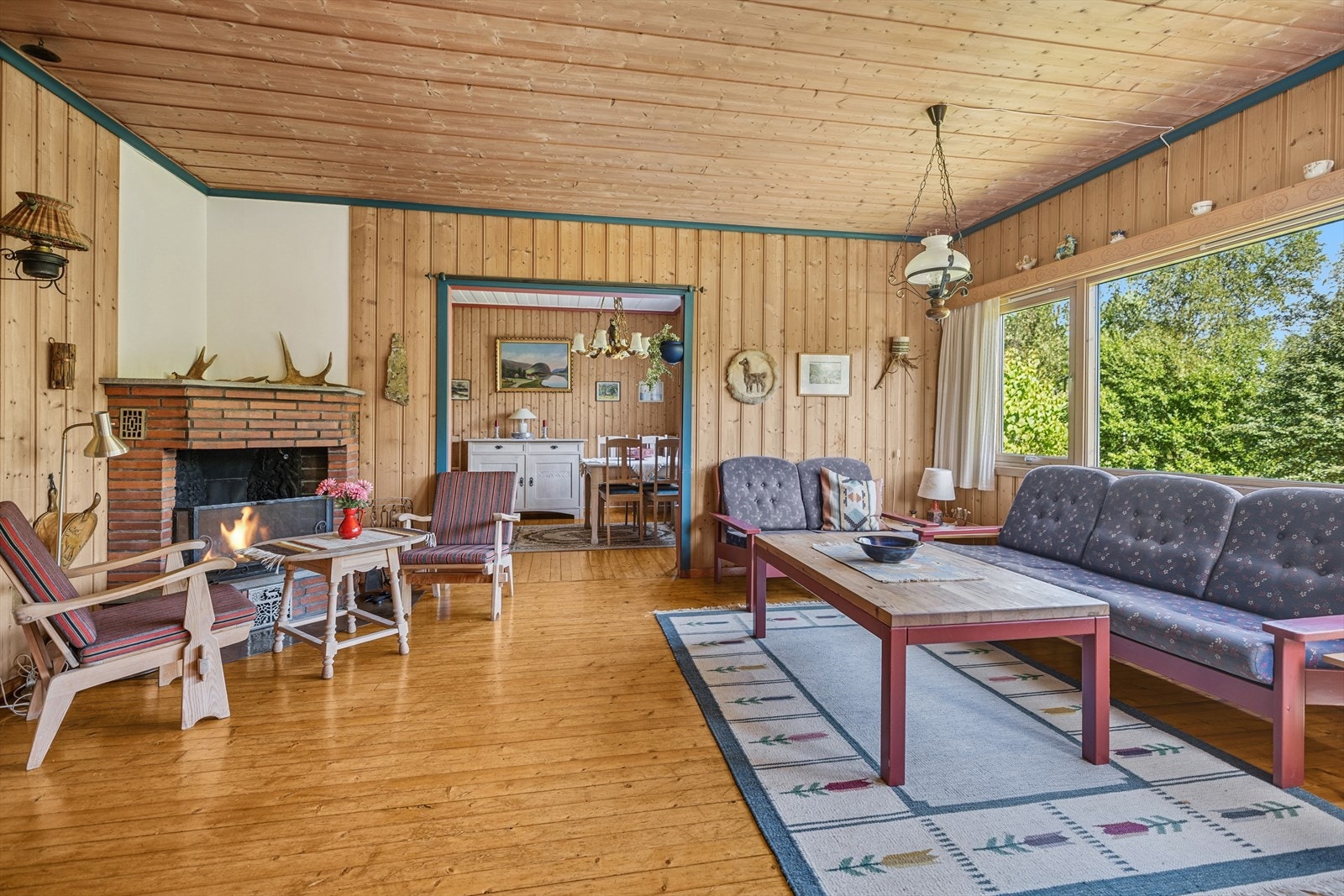 Peis i stuen. Galleribilde