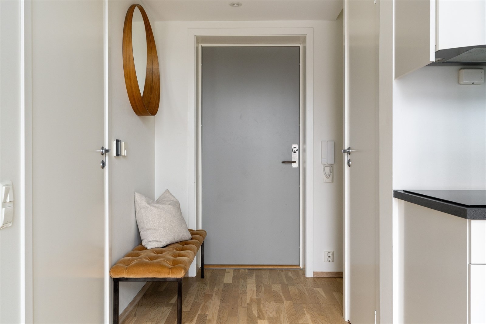 Under trappen er det en innvendig bod, med ekstra lagringsplass som kan utnyttes smart. Galleribilde