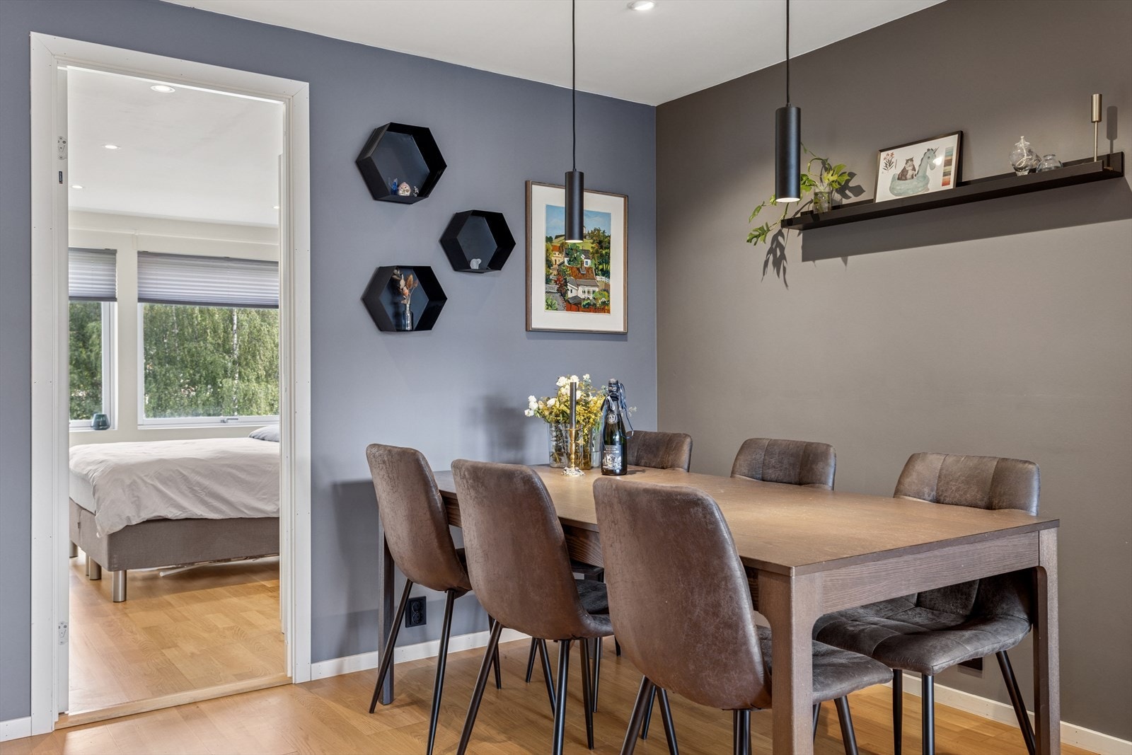 Spisestue ved kjøkken i 2.etg. Galleribilde