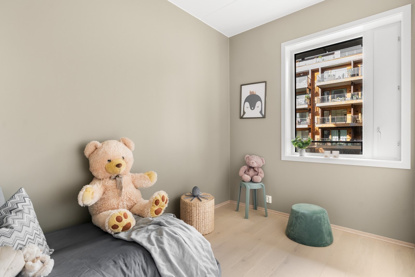 Også her er det plass til garderobeskap og øvrig oppbevaring. Galleribilde