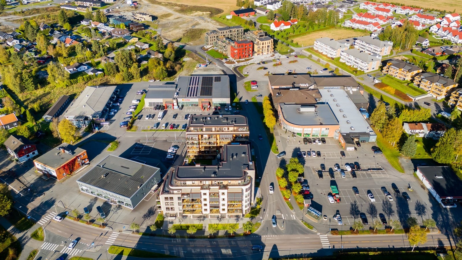 Området har nærhet til skoler, barnehager, offentlig kommunikasjon, daglige servicetilbud og gode rekreasjonsområder. Galleribilde