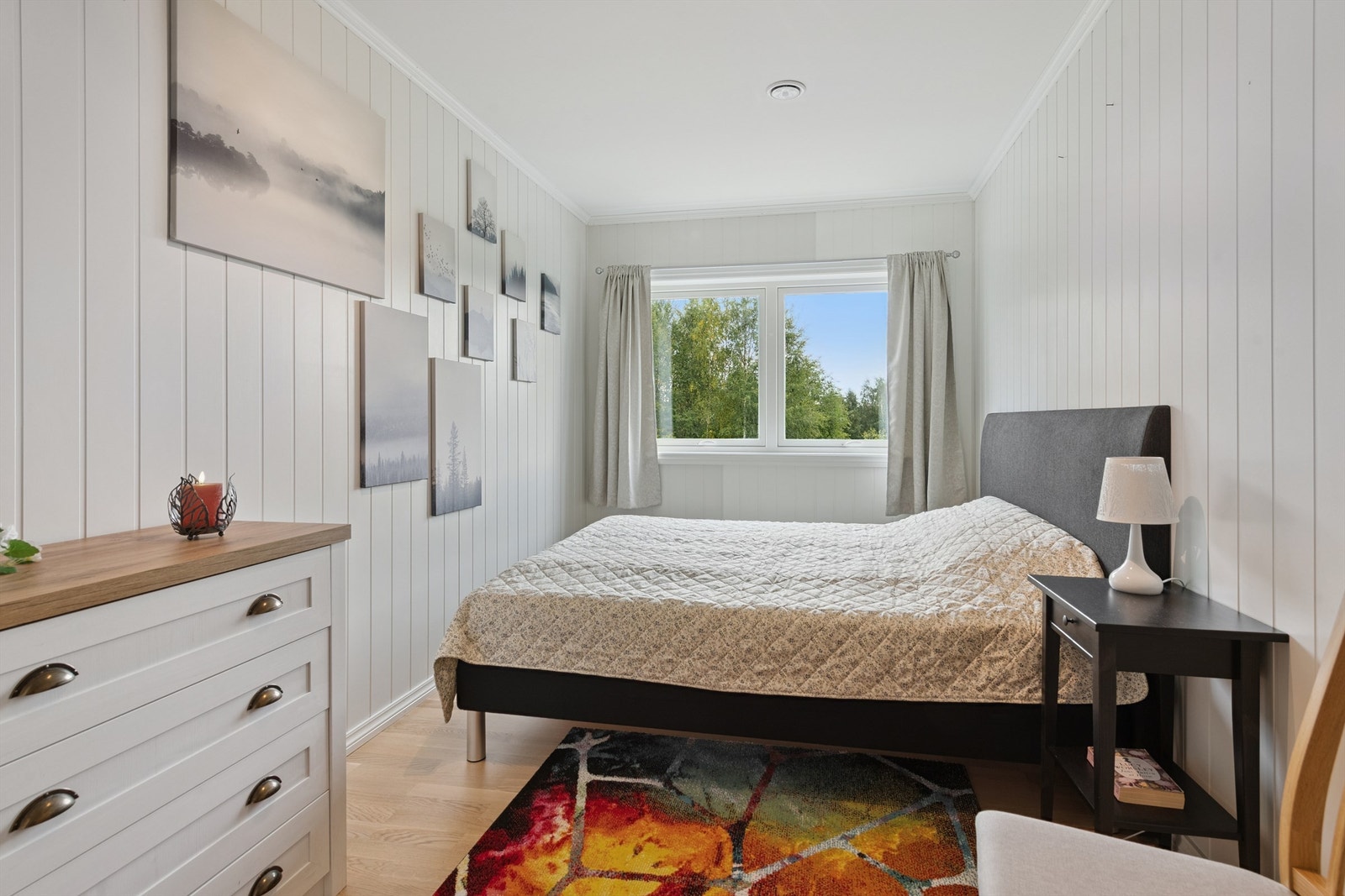 Det andre soverommet egner seg godt som barnerom, gjesterom eller kontor. Galleribilde