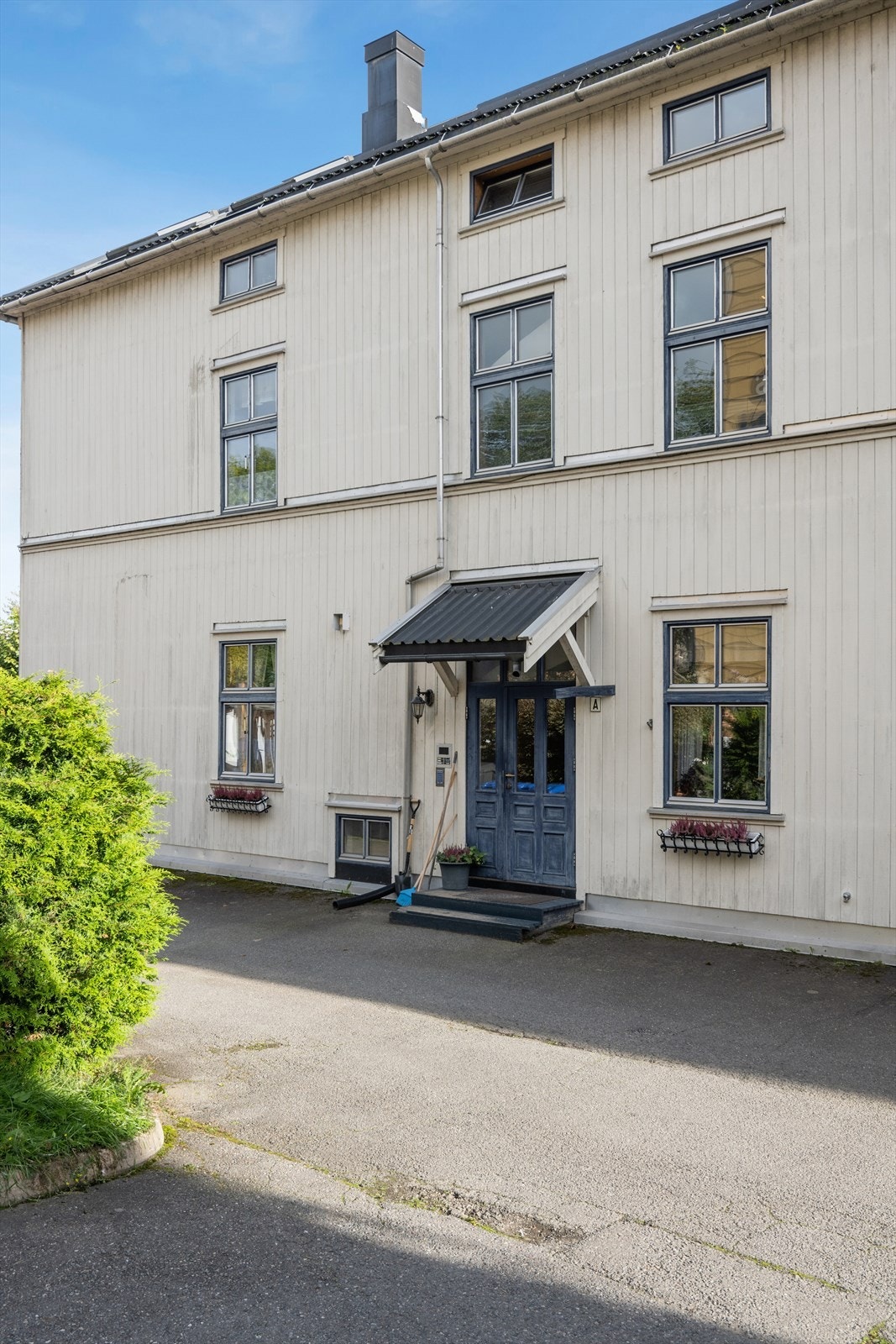 Inngang på bakside av bygget. Galleribilde