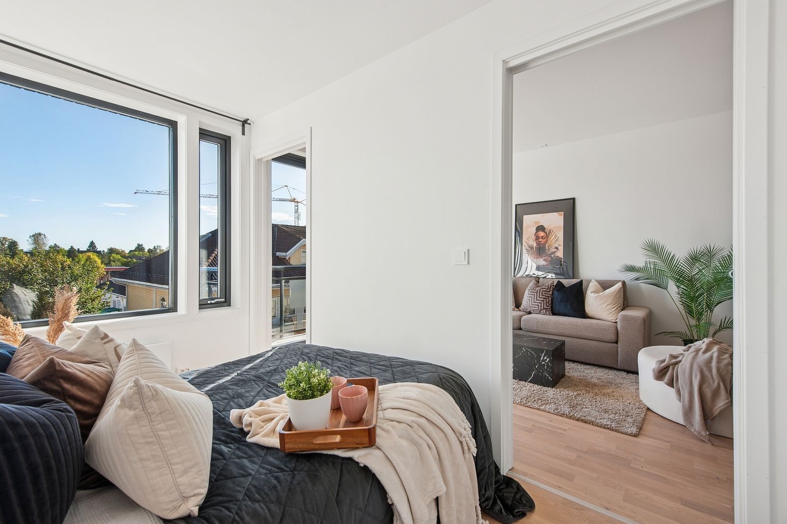 Hovedsoverommet er lyst og romslig med god plass til dobbeltseng. Galleribilde