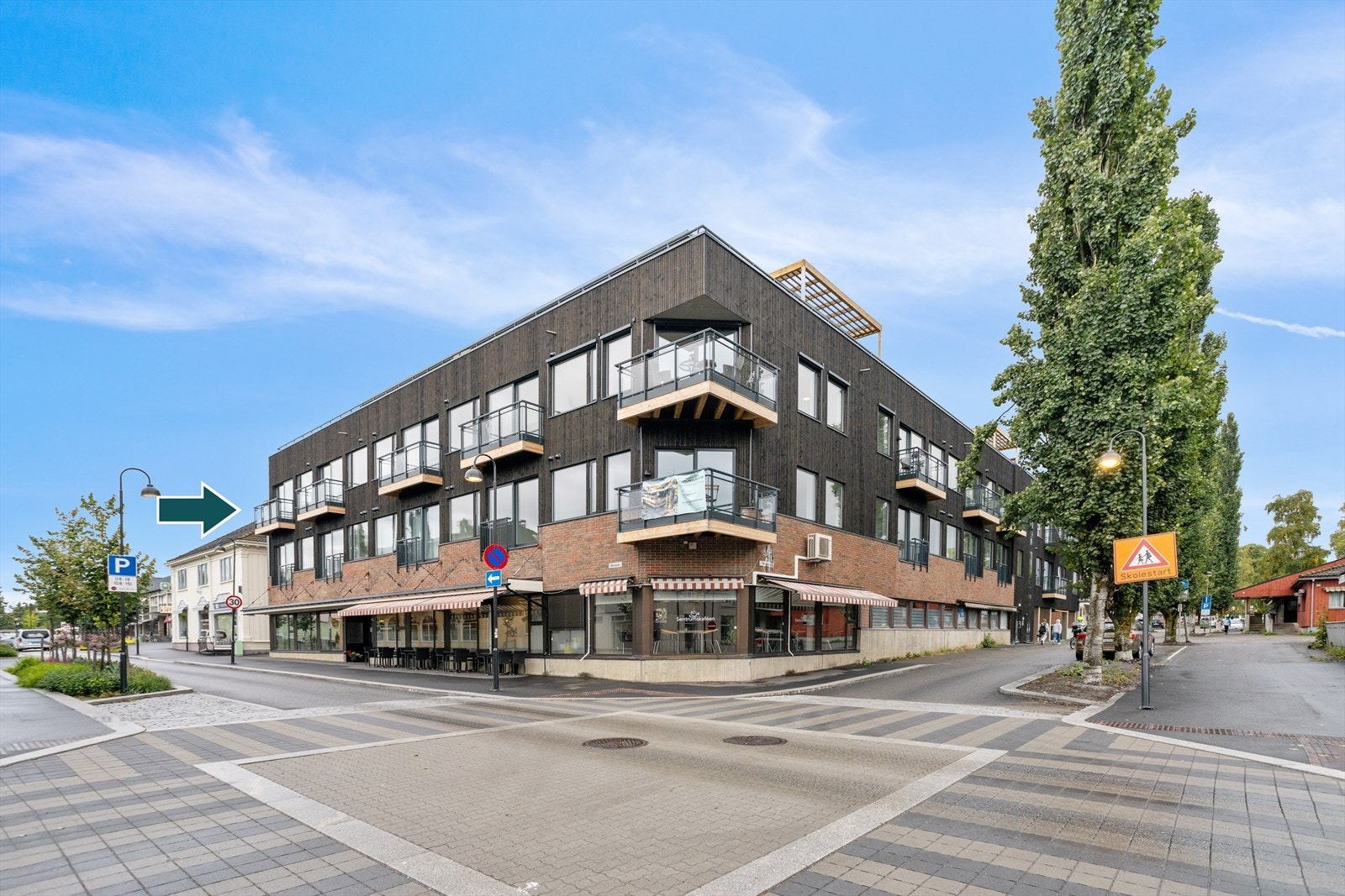 Sentrumsgården er beliggende sentralt i Stange sentrum, med gangavstand til det meste. Galleribilde