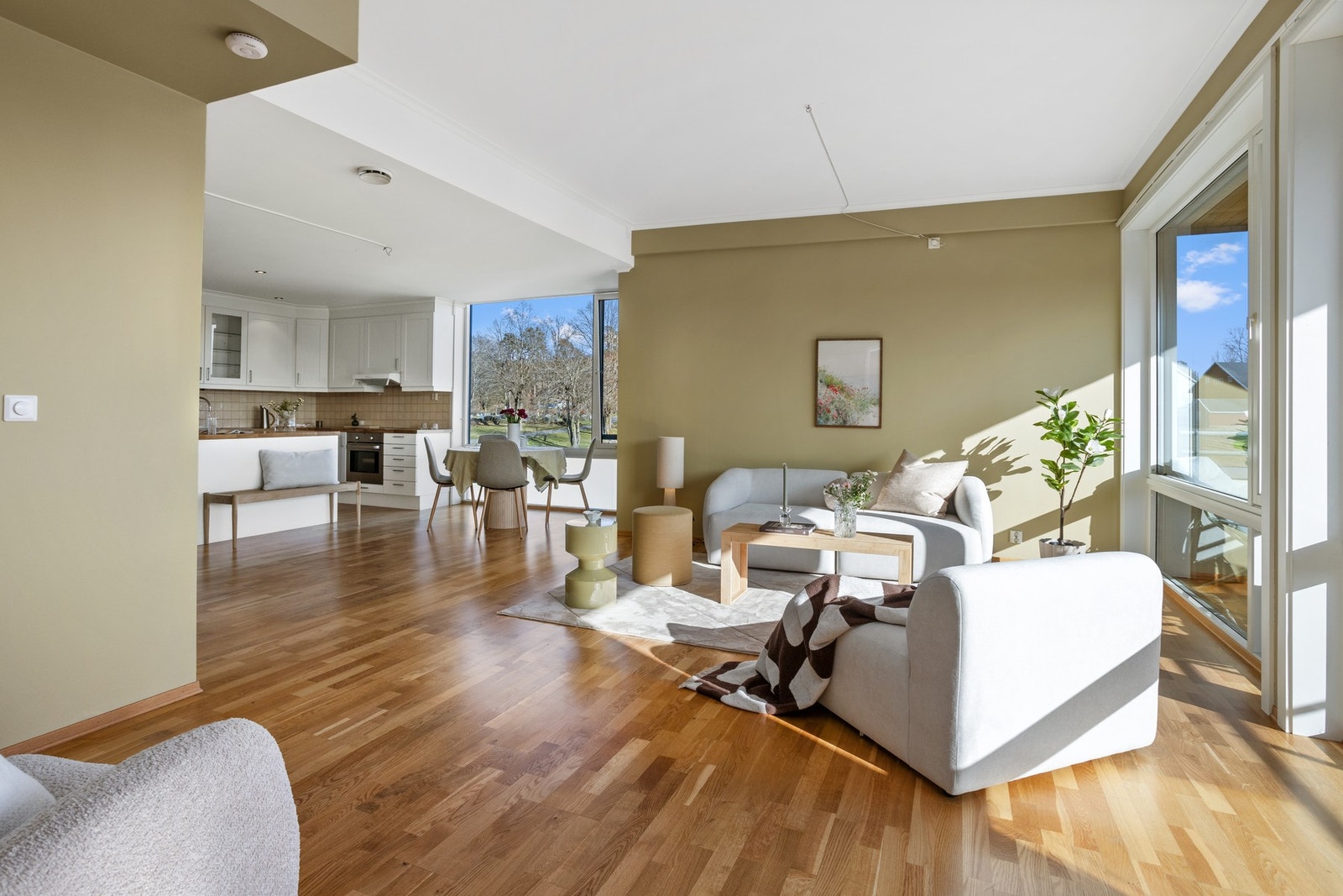 Åpen løsning som gir en sosial og romslig atmosfære. Galleribilde