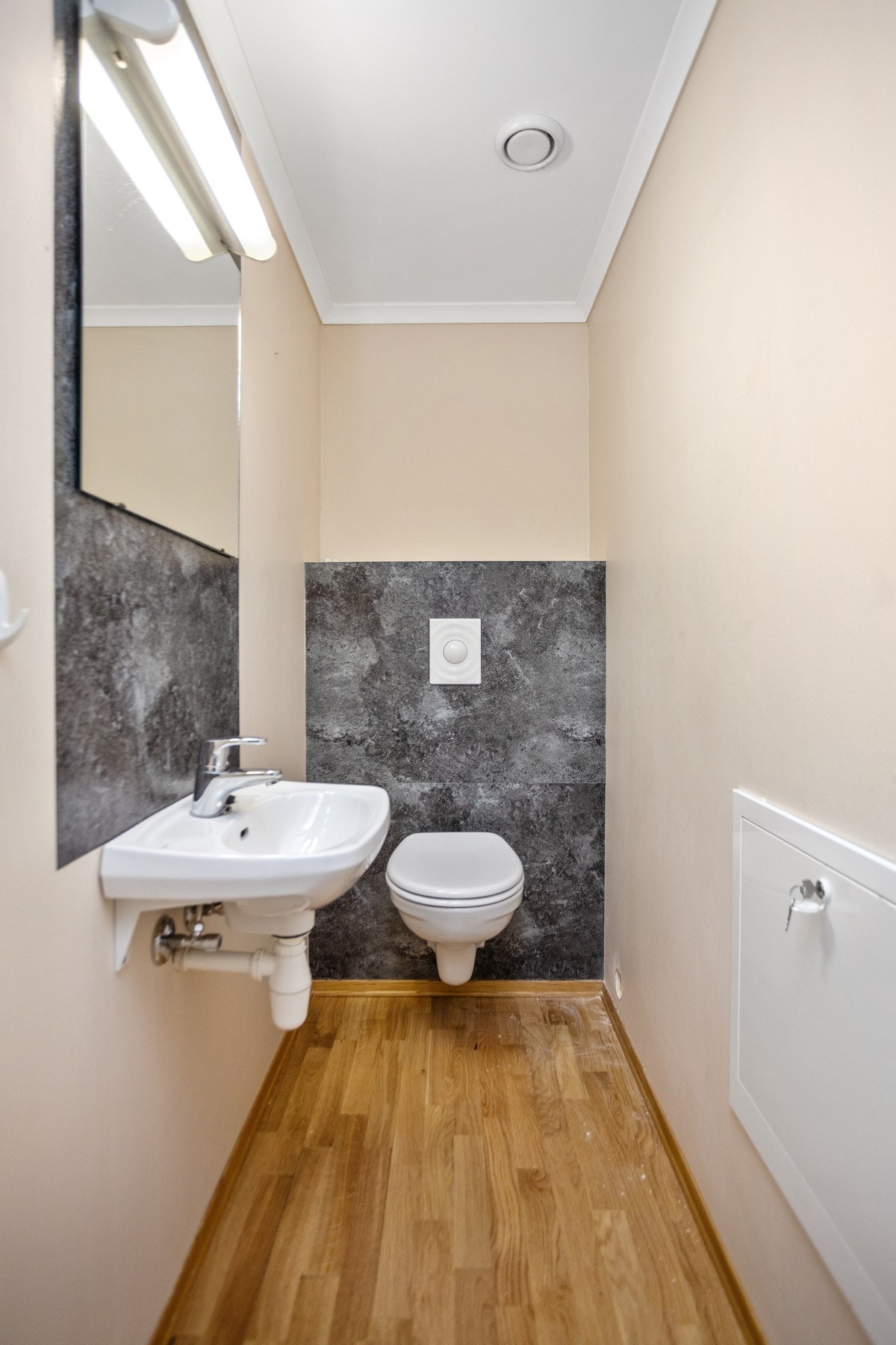 Toalettrom. Galleribilde