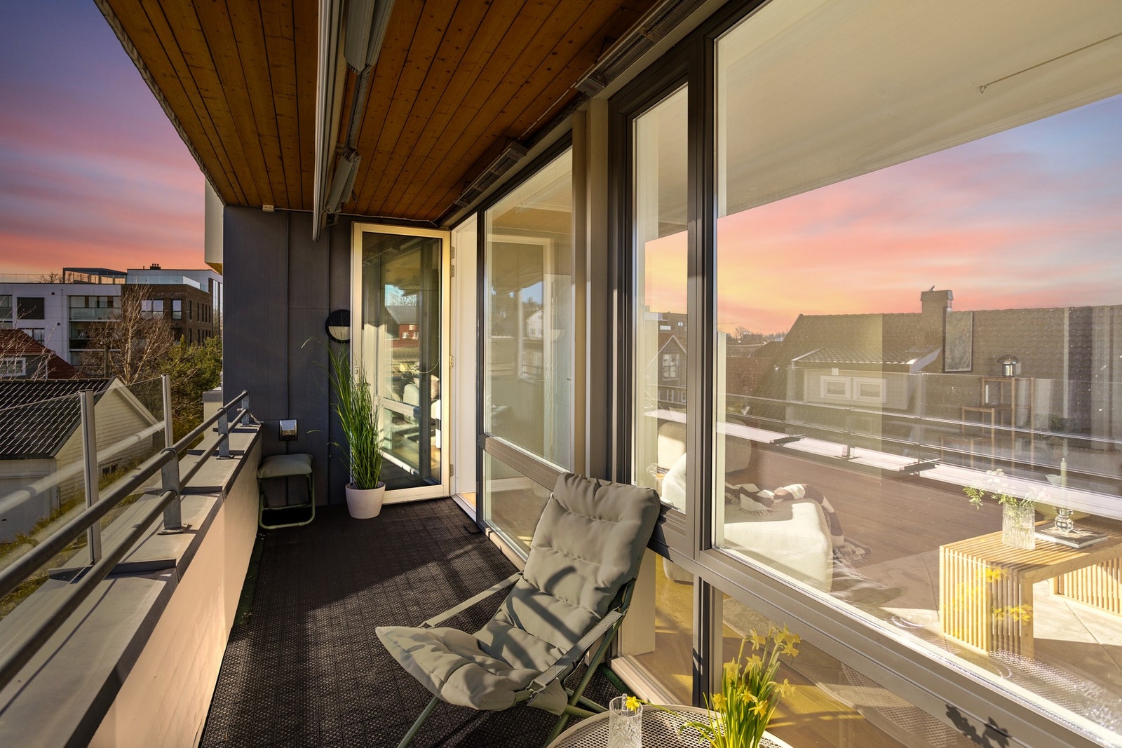 Balkongen vender mot sør. Galleribilde