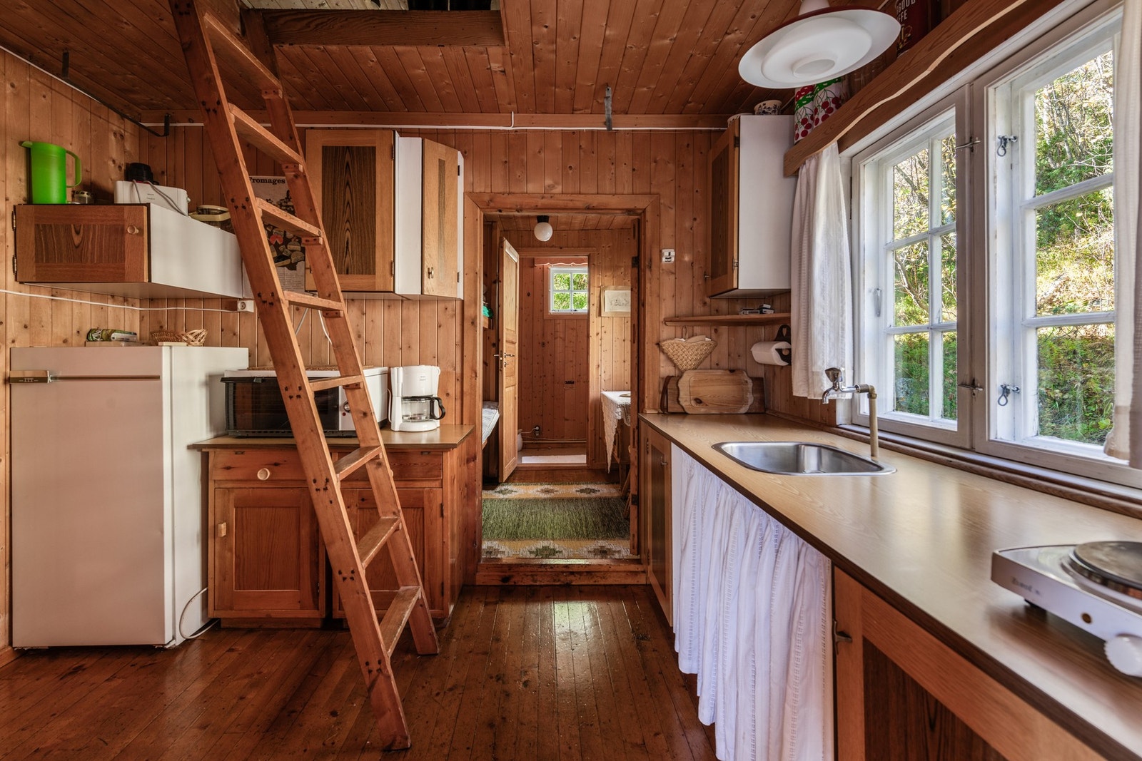 Kjøkken med godt med oppbevaringsplass. Galleribilde