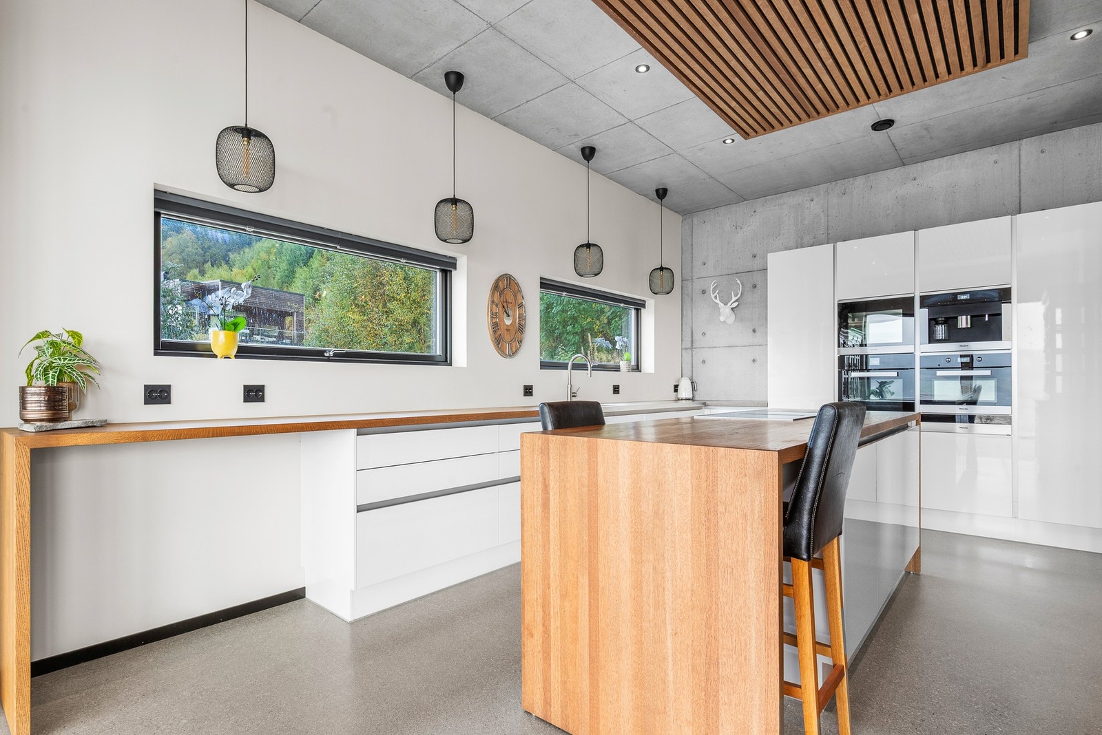 Kjøkkenet har integrerte hvitevarer Galleribilde