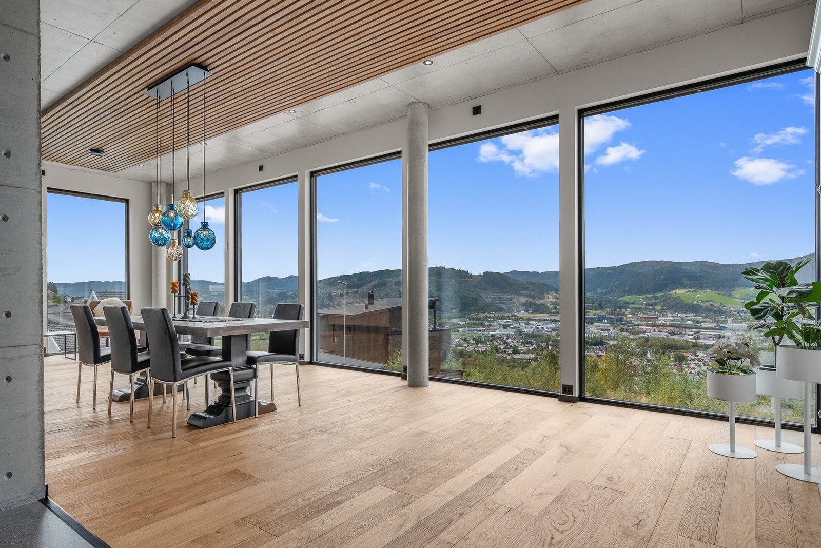 Boligen har fin utsikt over Orkanger Galleribilde