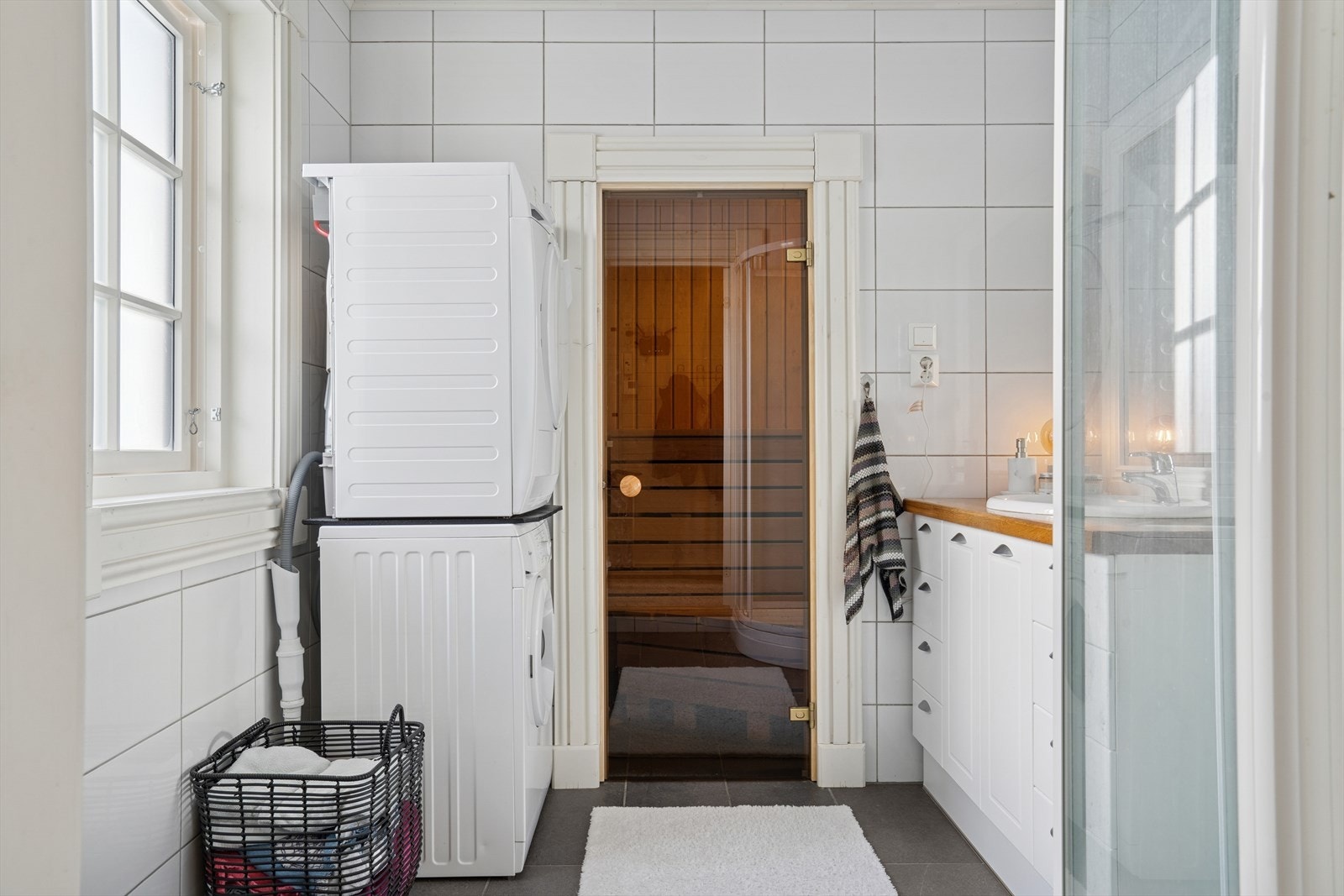 Hytta har et praktisk og godt bad med badstue. Galleribilde