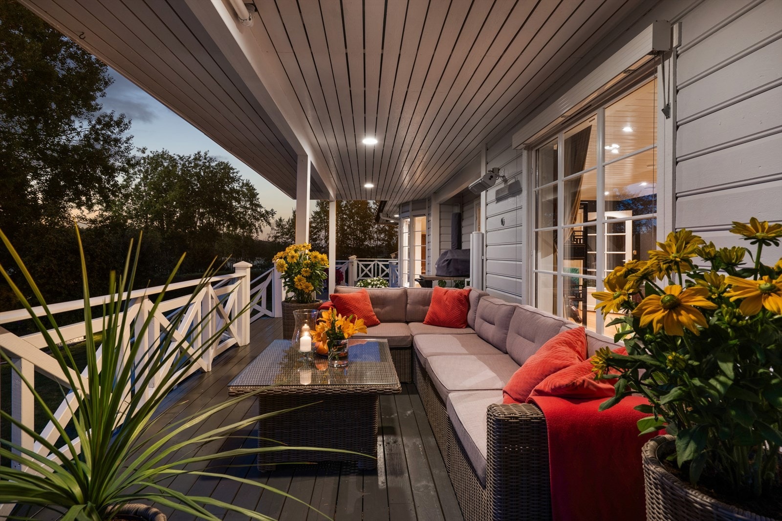 Boligen byr på fine uteområder / terrasser hvor noen også er overbygget. Galleribilde