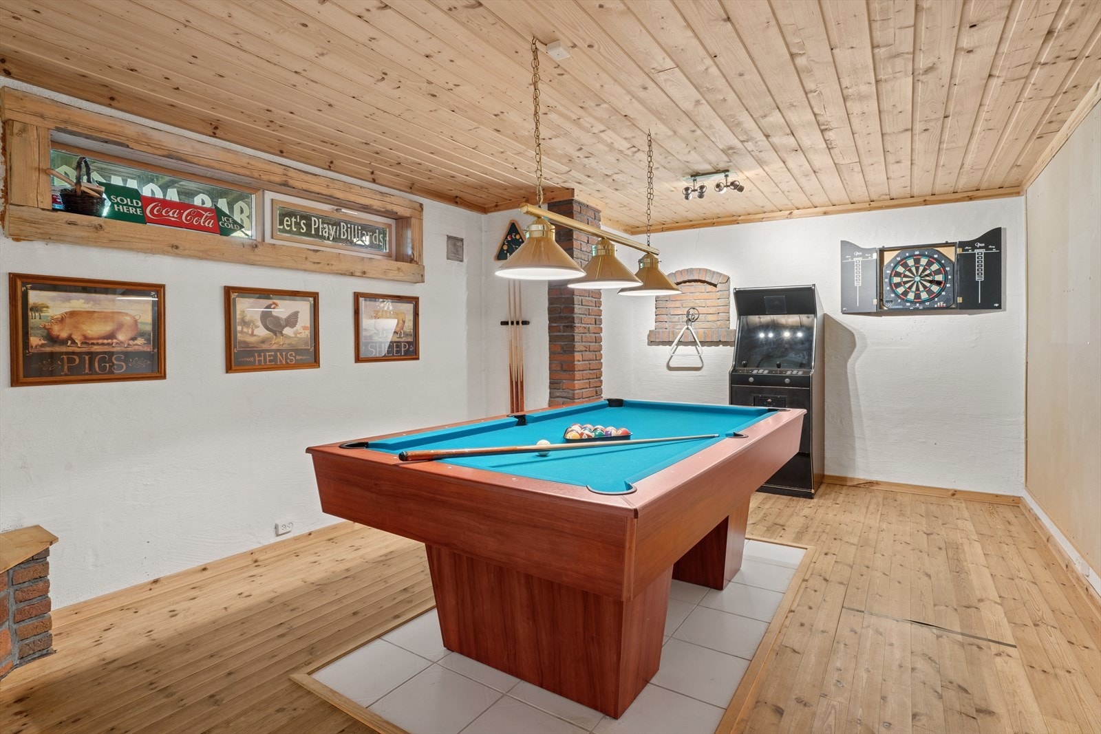 Kjellerstue med flere muligheter for innredning. Galleribilde