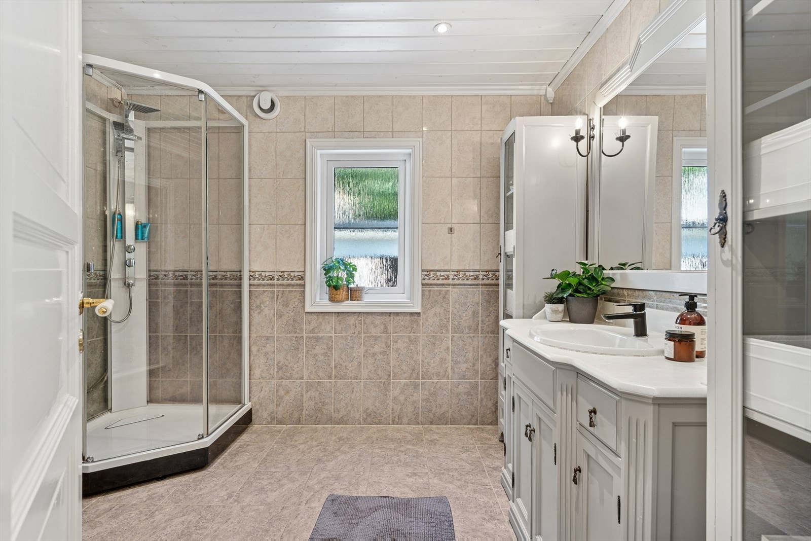 Flislagt bad med varmekabler Galleribilde