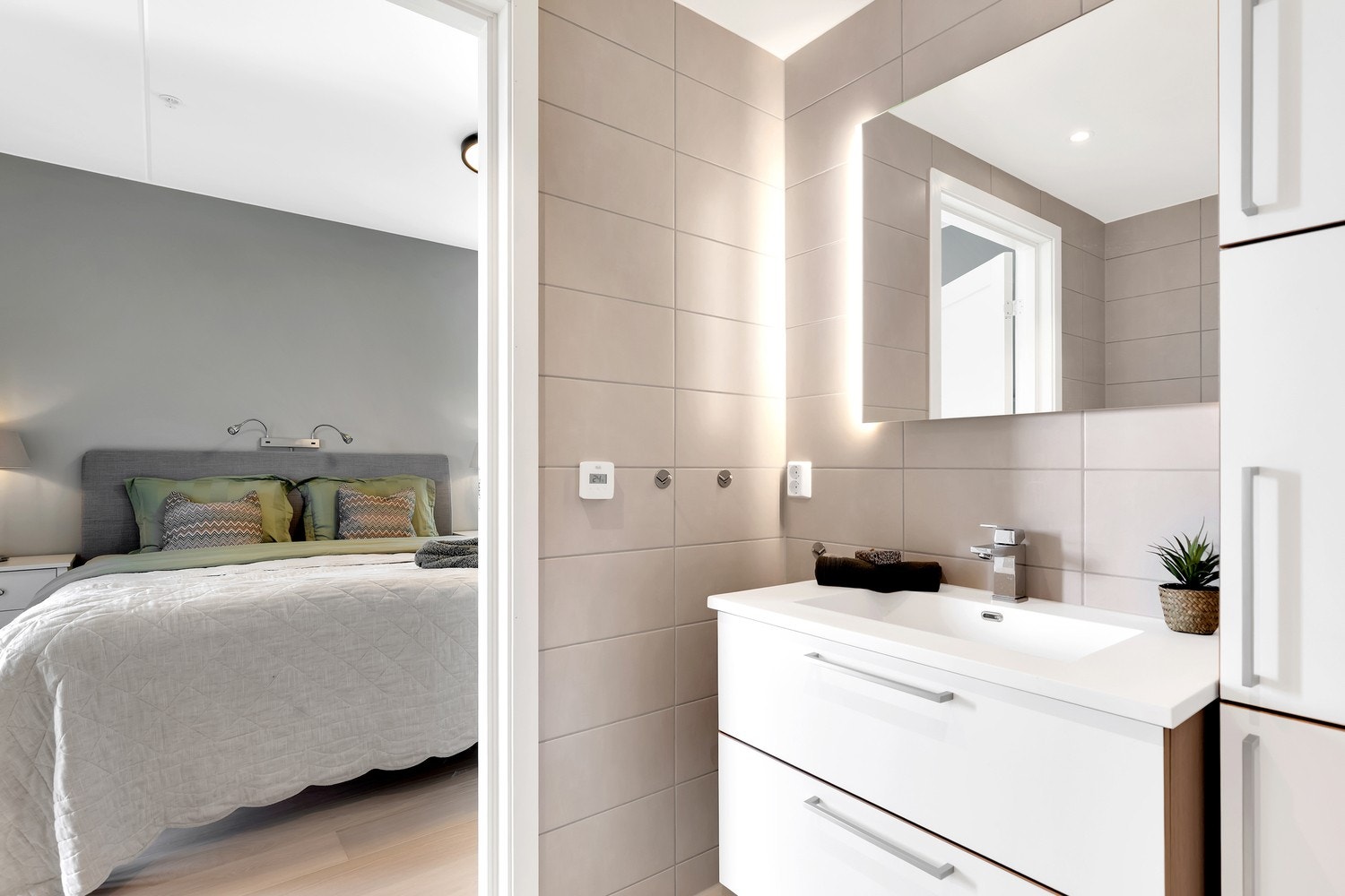 Baderom knyttet til hovedsoverom. Galleribilde