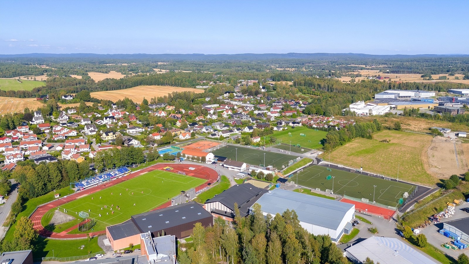 Ski IL tilbyr idretter som fotball, håndball, ishockey, friidrett og turn. Galleribilde