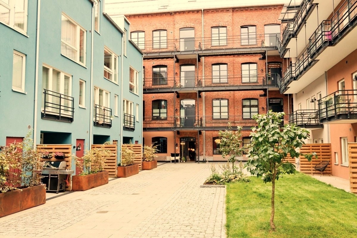 Boligen ligger innerst i bakgården - en skjermet og stille beliggenhet. Galleribilde