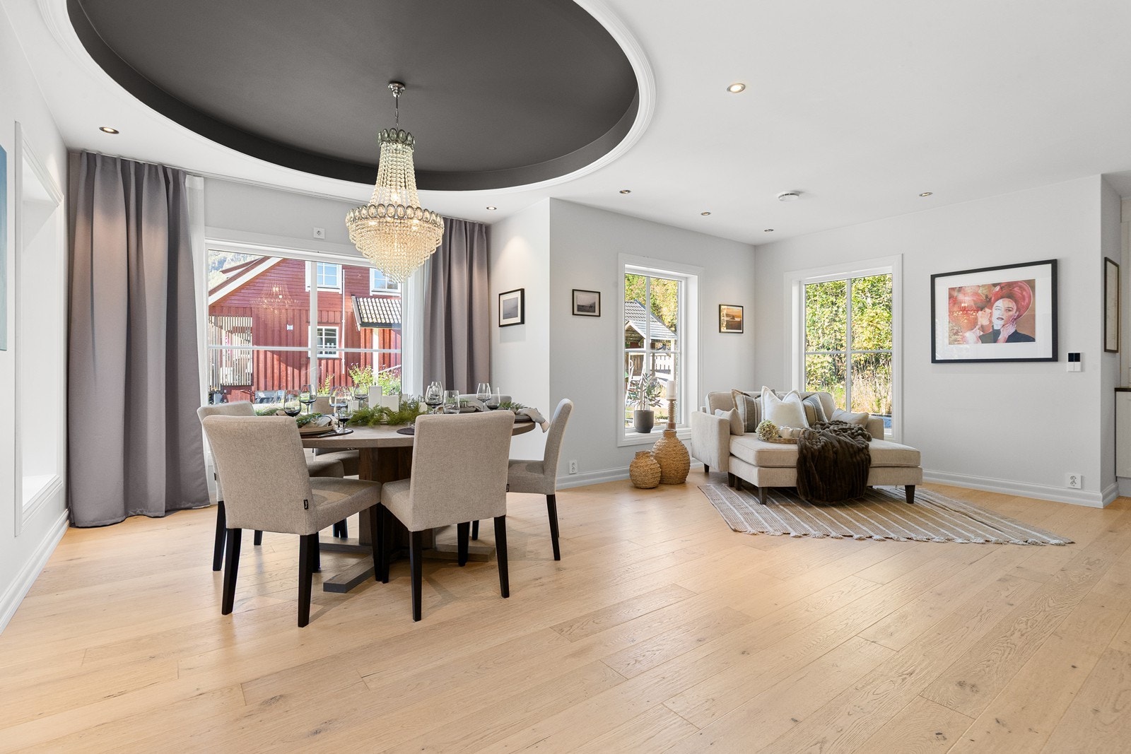 Romslig og god spisestue Galleribilde