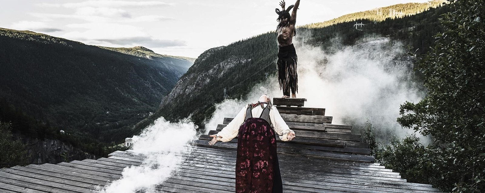 I Tinn er det et rikt kulturliv med mange store og små arrangementer, her fra det kjente Marispelet ved Rjukanfossen Galleribilde